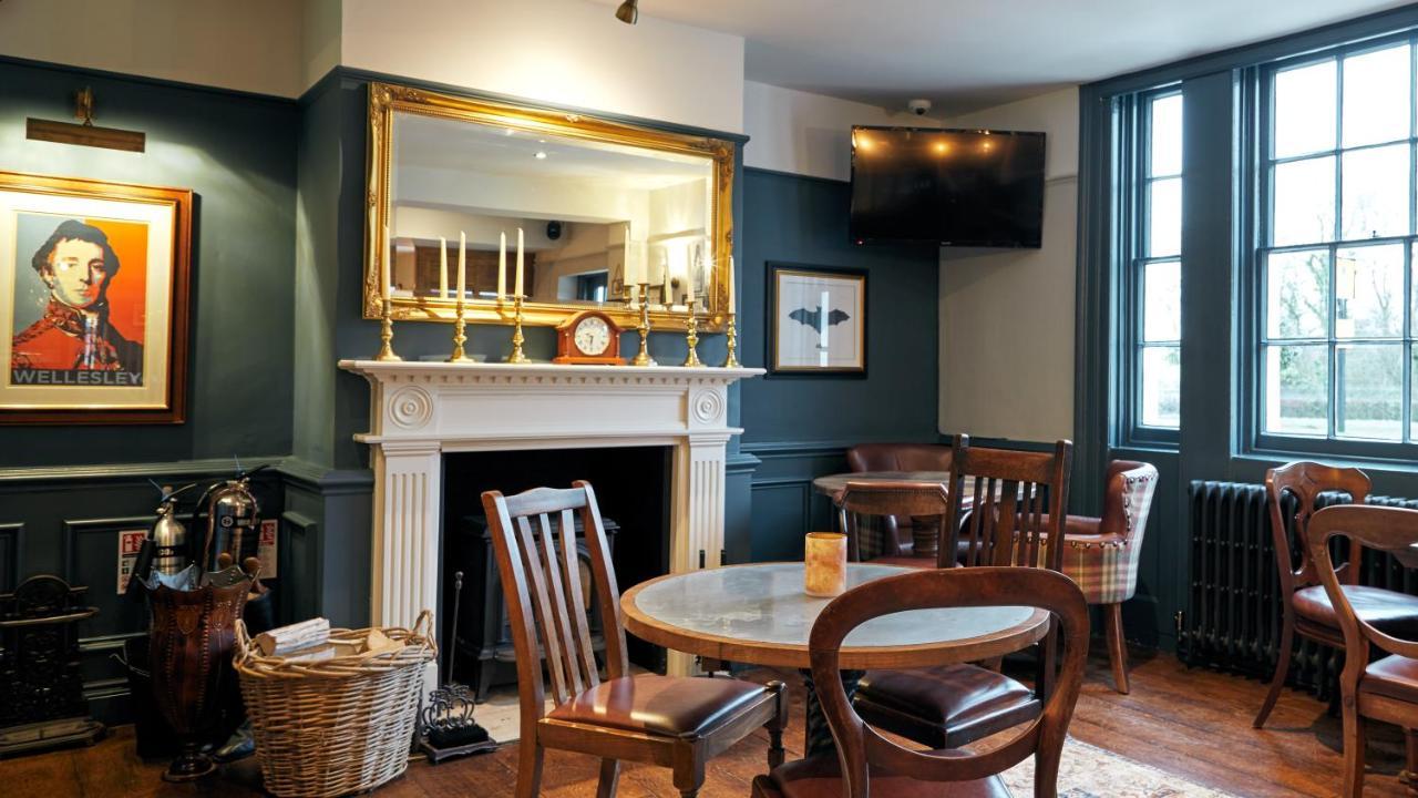 Hotel The Wellington Arms - Basingstoke-Reading Heckfield Esterno foto